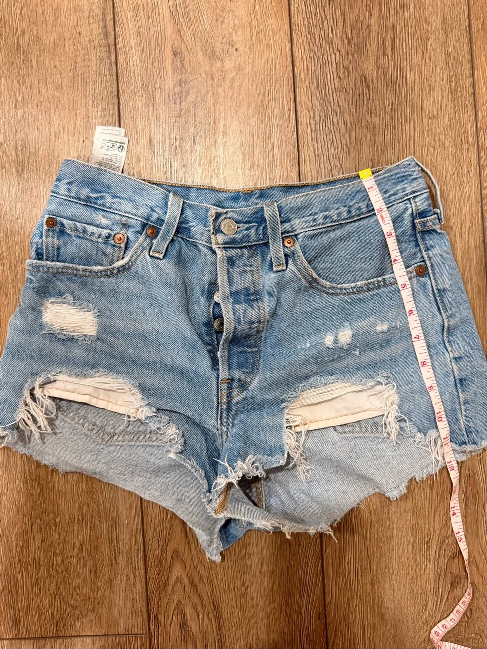 Levi's 501 Light Blue High-Rise Frayed Denim Shorts 0337 - Picture 2 of 7